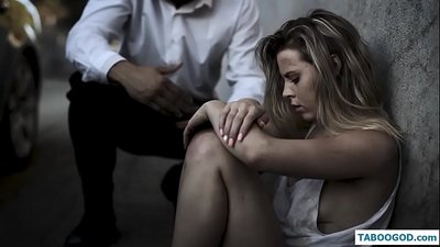 Извращенные истории: бездомная девушка-подросток